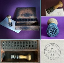 Vintage Bishop Auckland GPO Caixa de Carimbo de Data Manual e Die Post Master Mail Office comprar usado  Enviando para Brazil