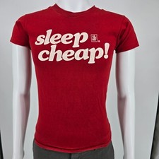 Pousadas de telhado vermelhas vintage da década de 1980 "Dormir barato!" Camiseta promocional ponto único (2XS) comprar usado  Enviando para Brazil