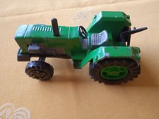 Ancien tracteur vert d'occasion  Neuvic