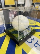 Bola Billy Bremner assinada à mão e apresentada na caixa de exibição LUFC futebol perfeito estado comprar usado  Enviando para Brazil