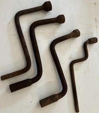 Lote antigo de 4 chaves de porca e manivela do motor comprar usado Lote antigo de 4 chaves de porca e manivela do motor comprar usado  Enviando para Brazil