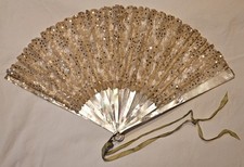 Ventilador de mão antigo C. Leviéle madrepérola lantejoulas de renda caixa original século XIX, usado comprar usado Ventilador de mão antigo C. Leviéle madrepérola lantejoulas de renda caixa original século XIX, usado comprar usado  Enviando para Brazil