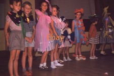 Slide 35mm - Vestido extravagante infantil, Leysdown Holiday Camp, Sheppey, 1961 comprar usado  Enviando para Brazil