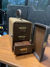 Usado, estojo de transporte vintage Baja 300 slot arquivos deslizantes década de 1950 Barnett & Jaffe comprar usado Usado, estojo de transporte vintage Baja 300 slot arquivos deslizantes década de 1950 Barnett & Jaffe comprar usado  Enviando para Brazil