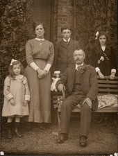 CARTÃO POSTAL foto real retrato de família inglês início dos anos 1900 RPPC boneca de porcelana comprar usado  Enviando para Brazil
