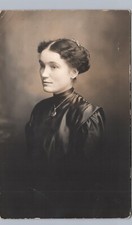 VESTIDO MEDALHÃO VIÚVA SENHORA PRETO c1910 foto real cartão postal rppc retrato incomum comprar usado  Enviando para Brazil