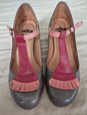 Solely two tone for sale  HASSOCKS