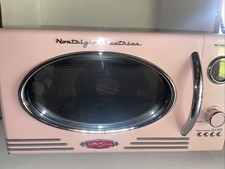 Usado, Nostalgia NRMO9PK retrô 800W 0,9 pés cúbicos Micro-ondas de bancada - Rosa comprar usado  Enviando para Brazil