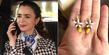 Aretes Les Nereides chapados en oro 14k esmalte flor de limón esmalte segunda mano  Embacar hacia Mexico