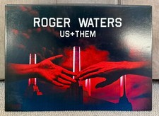 Usado, Conjunto de presente VIP Roger Waters Us and Them Tour - Caneca de grés, cordão de passe e caixa comprar usado  Enviando para Brazil