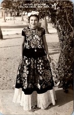 Cartão postal RPPC México Salina Cruz linda mulher em vestido regional década de 1950 S115 comprar usado  Enviando para Brazil