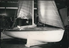 1954 Press Photo Veleiro em Movimento Rápido "Caneton 505" Exibido Exposição de Química comprar usado  Enviando para Brazil