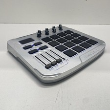 Controlador de almohadilla MIDI dedo gatillo plateado M-Audio segunda mano  Embacar hacia Mexico