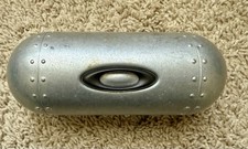 Óculos de sol Oakley grande cofre de metal pílula de proteção estojo torpedo comprar usado Óculos de sol Oakley grande cofre de metal pílula de proteção estojo torpedo comprar usado  Enviando para Brazil