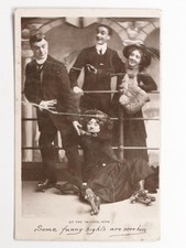 Cartão postal vintage RPC patins mira engraçada pista de patinação mulher cai c1910 comprar usado Cartão postal vintage RPC patins mira engraçada pista de patinação mulher cai c1910 comprar usado  Enviando para Brazil