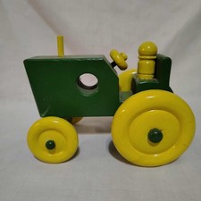 Brinquedo trator de madeira verde e amarelo vintage exclusivo feito à mão e pintado à mão comprar usado Brinquedo trator de madeira verde e amarelo vintage exclusivo feito à mão e pintado à mão comprar usado  Enviando para Brazil