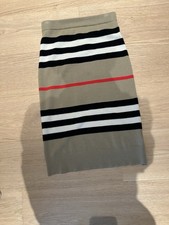 Jupe burberry motif d'occasion Jupe burberry motif d'occasion  Royan