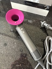 Używany, Suszarka do włosów Dyson HD07 Supersonic Stal/Fuksja na sprzedaż  PL