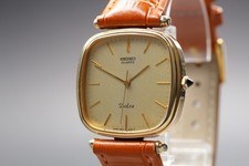 Presque neuve montre d'occasion Presque neuve montre d'occasion  Expédié en France