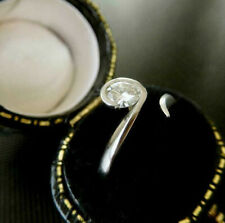 Anillo de compromiso solitario de 1,25 quilates redondo Moissanite Swirl de o... comprar usado  Enviando para Brazil