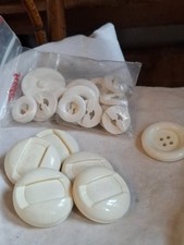 Lot boutons anciens d'occasion  Villeneuve-la-Guyard