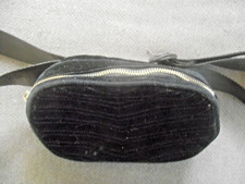 Schwarze bauchtasche samt gebraucht kaufen  Lübeck