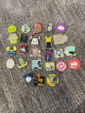 Lot disney pins d'occasion  Expédié en Belgium