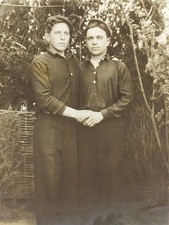 Foto antiga - Caras bonitos e atraentes - De mãos dadas ternamente - Gay Int #67 comprar usado  Enviando para Brazil