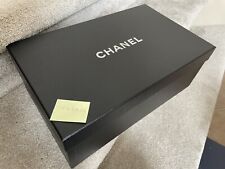 CHANEL. Caixa de sapatos grande vazia 15"x9"x5.5".  ESTADO PERFEITO! Confira meu outro produto comprar usado  Enviando para Brazil