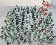 Grande Lote Misto de 100+ Soldados Masculinos do Exército de Plástico com Bandeiras e Acessórios, usado comprar usado  Enviando para Brazil