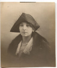 Portrait young woman d'occasion  Expédié en Belgium