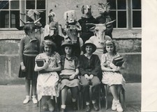 Carnival school costume d'occasion  Expédié en Belgium