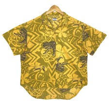 Chemise motifs graphique d'occasion Chemise motifs graphique d'occasion  Montpellier-