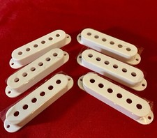 Lote de capas para captadores (6) brancas, espaçamento de 50 mm, estilo Strat (muito bom estado) comprar usado  Enviando para Brazil