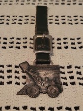 RELOJ ANTIGUO METAL LLAVERO ORUGA CARGA FRONTAL EQUIPO CONSTRUCCIÓN CORREA CUERO segunda mano  Embacar hacia Mexico