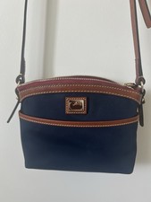 Usado, Tiracolo Dooney & Bourke Wayfarer cúpula usado - Azul marinho comprar usado Usado, Tiracolo Dooney & Bourke Wayfarer cúpula usado - Azul marinho comprar usado  Enviando para Brazil