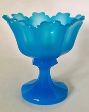 Prato de pedestal de vidro opalino azul francês, aro recortado, corte de painel comprar usado  Enviando para Brazil