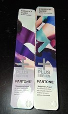 Par (2) Pantone Formula Guide Solid Plus Series revestido e não revestido 271C comprar usado  Enviando para Brazil