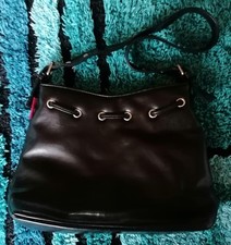 Schwarze neuwertige handtasche gebraucht kaufen  Dorsten
