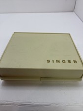 Caja de costura Singer vintage con piezas y accesorios para máquina de coser segunda mano  Embacar hacia Mexico