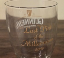 Usado, Copo de cerveja tulipa vintage Guinness Draught "Last Pint of the Millennium" 20 oz comprar usado  Enviando para Brazil