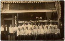 WICHITA KS (?) Cartão postal foto real RPPC Schwarze System of Barber Colleges década de 1910 comprar usado WICHITA KS (?) Cartão postal foto real RPPC Schwarze System of Barber Colleges década de 1910 comprar usado  Enviando para Brazil