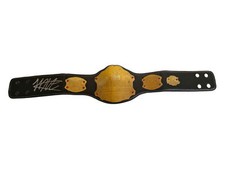 Cinto de campeão do UFC assinado por Khabib Nurmagomedov certificado de autenticidade comprar usado  Enviando para Brazil