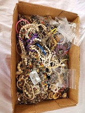 Costume jewlery lot. for sale  Martinsville