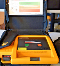 Desfibrilador Medtronic LIFEPAK 500 AED com bateria e estojo – Não testado / para peças comprar usado Desfibrilador Medtronic LIFEPAK 500 AED com bateria e estojo – Não testado / para peças comprar usado  Enviando para Brazil