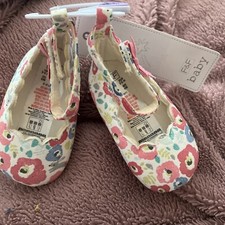 Baby girl shoes for sale  CARMARTHEN