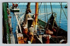 Cartão postal antigo Cape Cod MA-Massachusetts descarregando peixes, barco de pesca, c1958 comprar usado  Enviando para Brazil