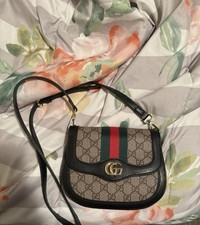 Gucci women medium for sale  New Haven