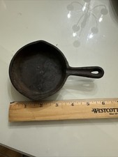 Frigideira pequena de ferro fundido 4 pol. vintage, usado comprar usado  Enviando para Brazil