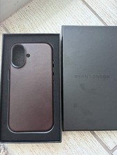 Capa de couro marrom escuro Ryan London base iPhone 17 com botão de controle da câmera comprar usado Capa de couro marrom escuro Ryan London base iPhone 17 com botão de controle da câmera comprar usado  Enviando para Brazil